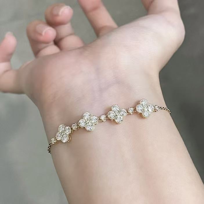 18K金 冬韻雪花鑽石手鍊