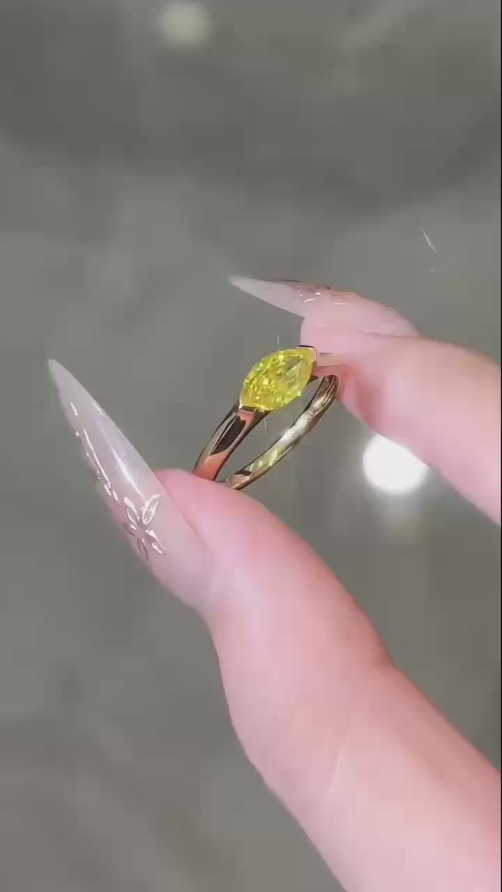 18K金 0.9克拉 菱光曳影黃鑽戒指