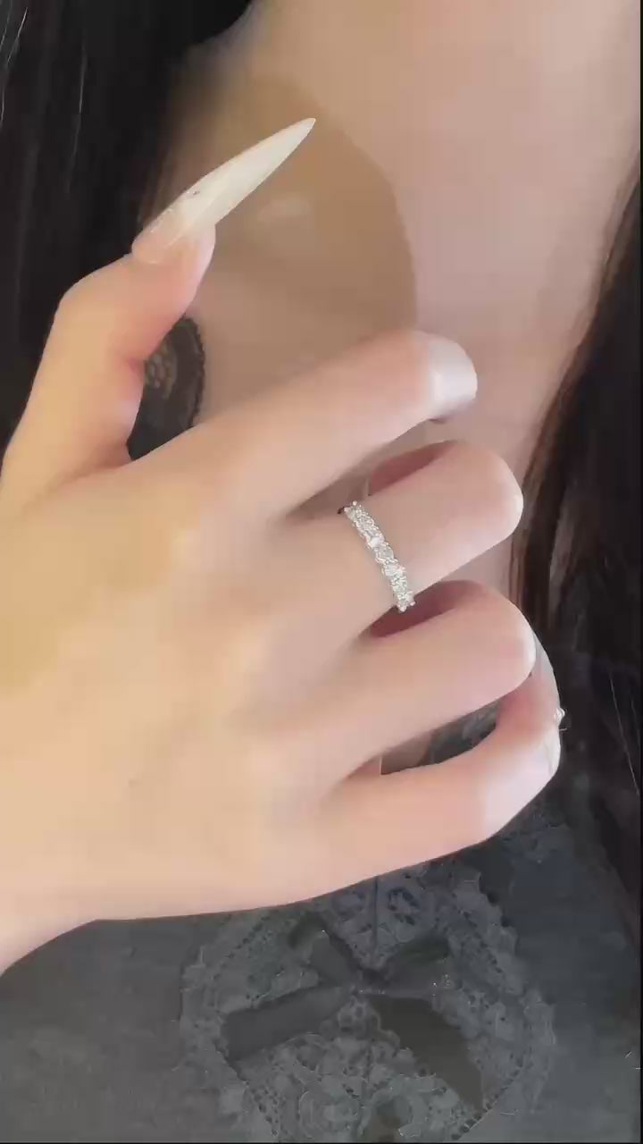 鉑金PT950 輕奢時尚排鑲鑽石戒指