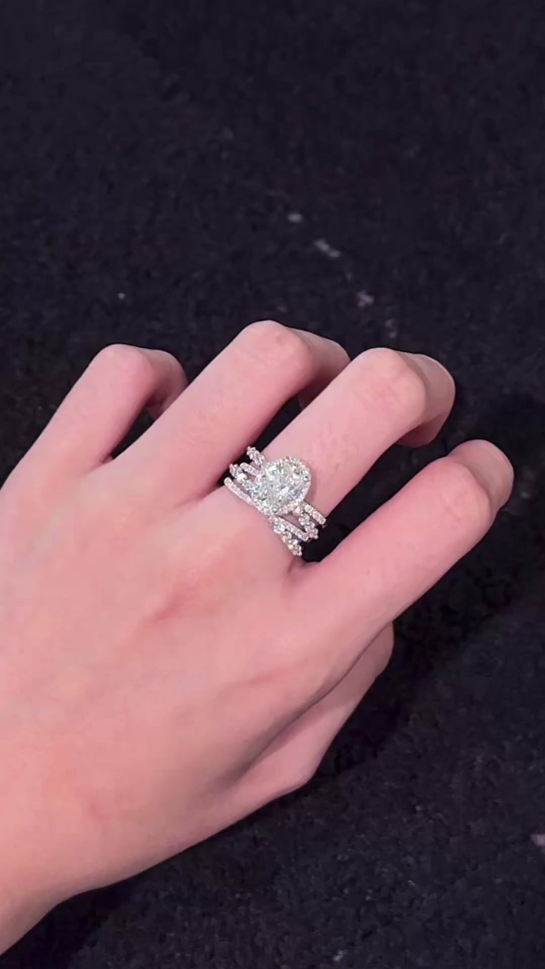 18K金 IGI 2克拉 橢圓閃耀星河鑽戒