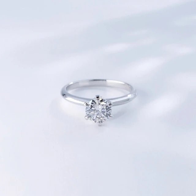 鉑金PT950 IGI 1克拉 時尚簡約六爪鑽石戒指 - Juyao鉅曜